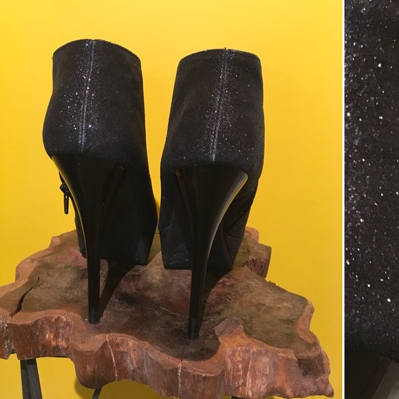 *NEW* Diamond Accented Ankle Booties - Picture 7 of 8